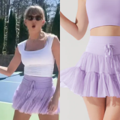 Taylor Swift一秒钟带火匹克球，更让这条运动裙卖疯了