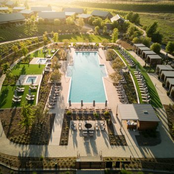 Blackstone Acquires Luxury Resort Near Silicon Valley, Targeting Business and Leisure Travel Amid AI Boom