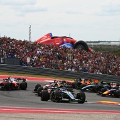 F1结束后，美国奥斯汀赛道的全年生意经：主题公园、私人俱乐部、音乐演出、度假村...